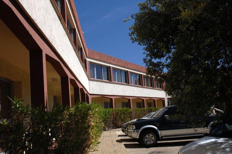 Hotel Le Lagon Рошфор-дю-Гар Экстерьер фото
